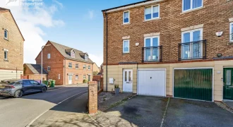 5 bed terraced house for sale