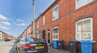 5 bed terraced house for sale