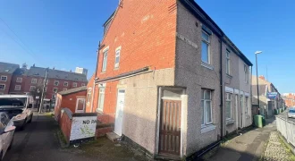 6 bed end terrace house for sale